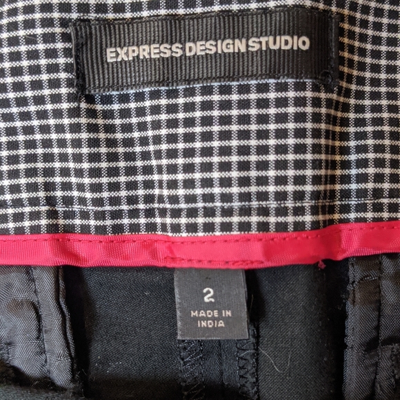 Express Shorts - Picture 3 of 3